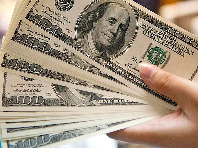 La corrida se vuelve maratón: dólar a $61 y riesgo país en 2.441 puntos