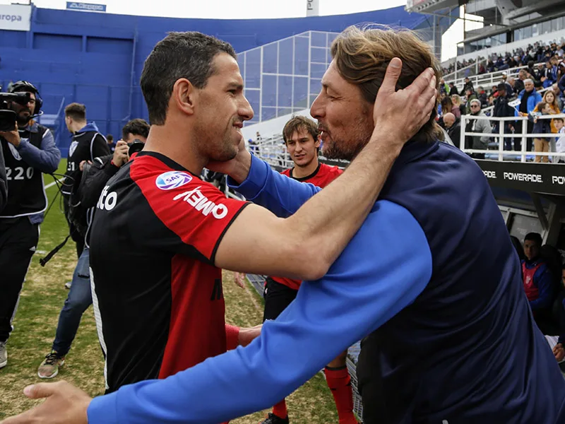 Tarde de aplazos para casi todos en la derrota de Newell's contra Vélez