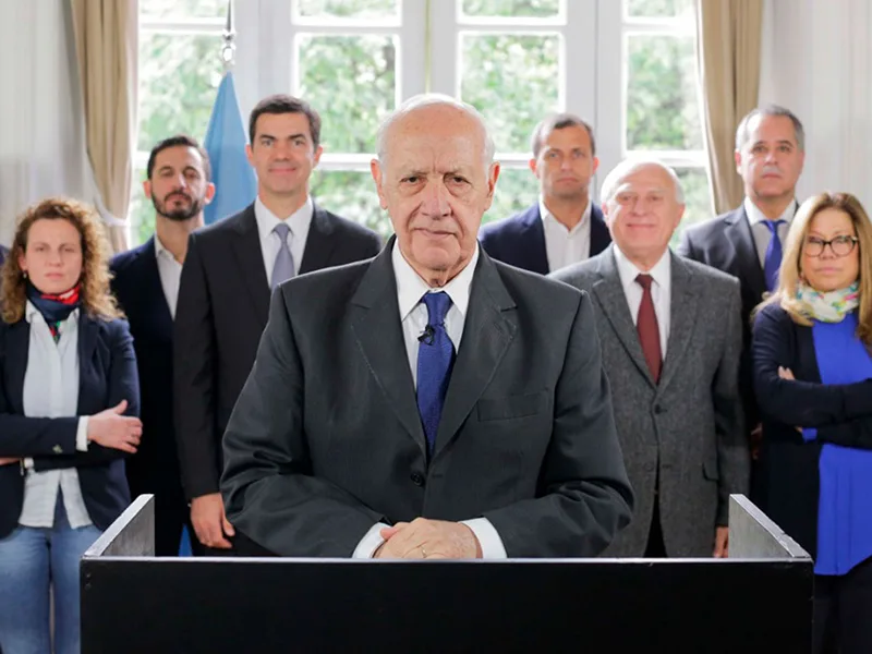 Lavagna instó a buscar un "gobierno de unidad nacional que genere confianza"