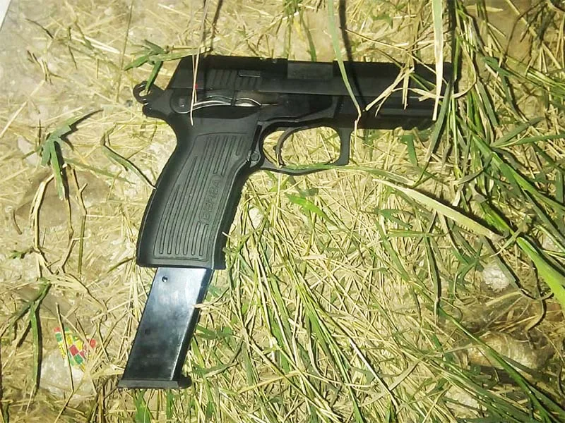 Tiros contra una casa terminó en persecución policial, detenidos y un baleado