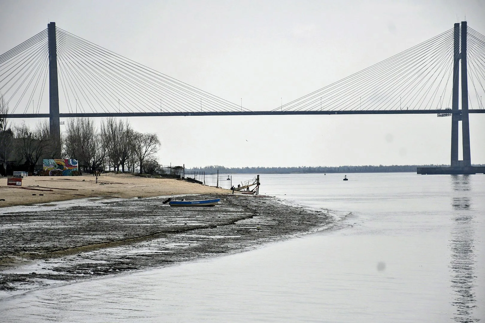 Todo sube menos el río: el nivel del Paraná descendió otros dos centímetros