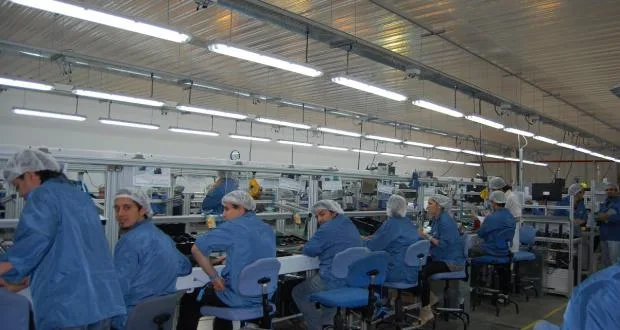 Brighstar Fueguina reducirá dos horas la jornada laboral de sus 450 empleados