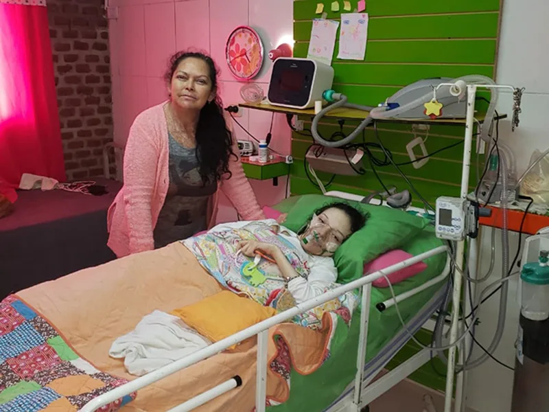 Niegan asistencia las 24 horas a chica electrodependiente porque "es muy caro"
