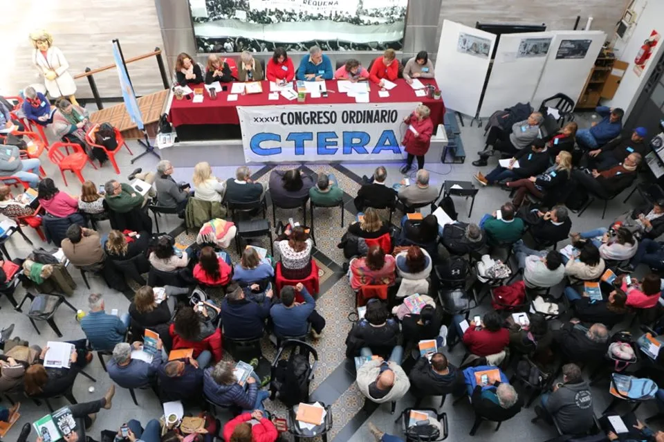 Ctera se anota: reclama bono de $5.000 para todos los maestros