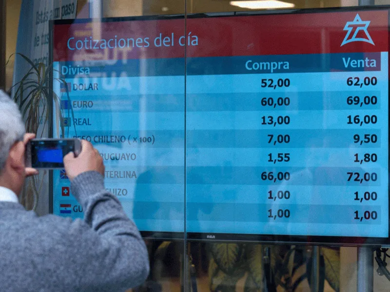 El dólar no encuentra techo y la economía cae en un abismo