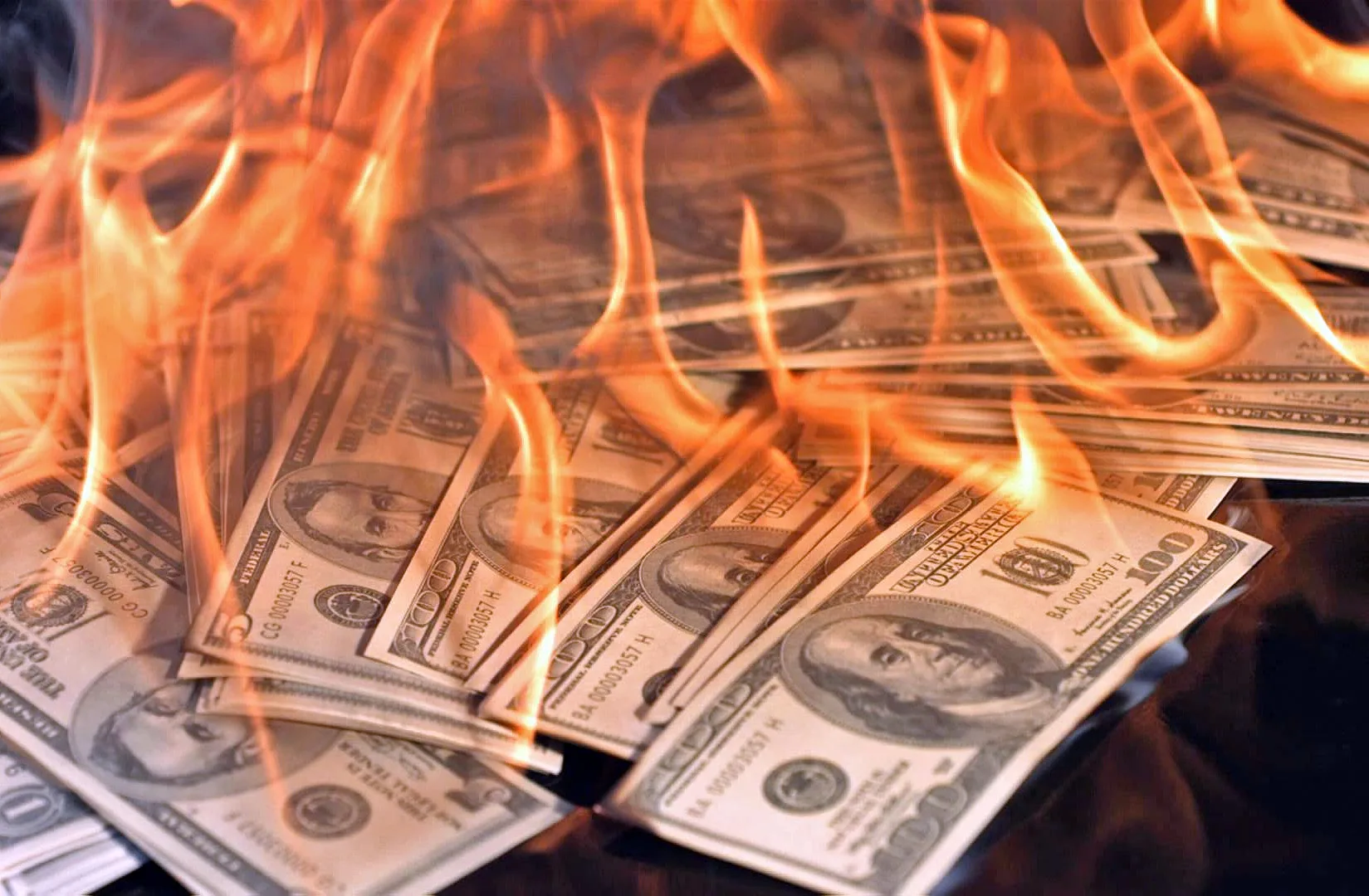 Sin Fondo, sin control y sin techo: el dólar sube de nuevo y supera los 60 pesos