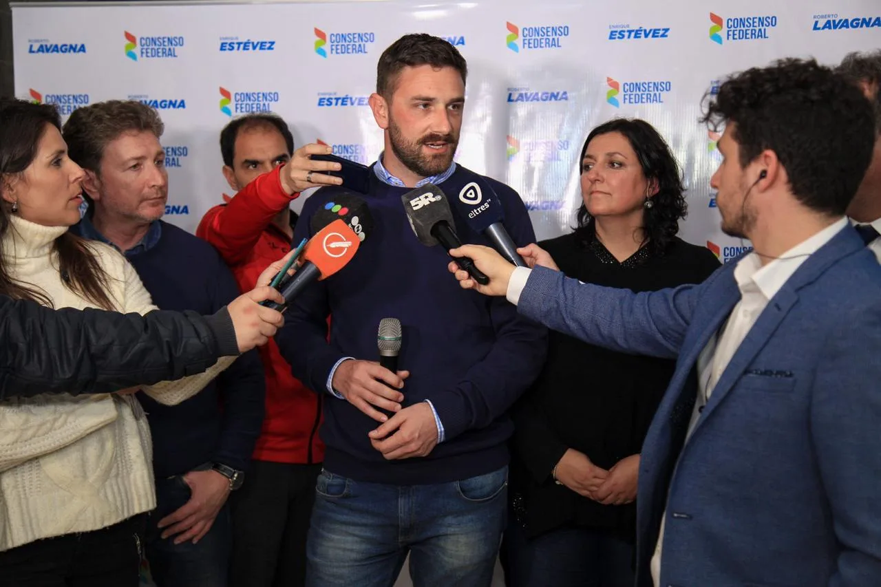Enrique Estévez: "En Santa Fe hay espacio para una tercera opción"
