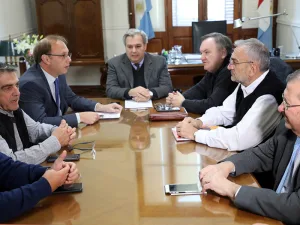 Para auxiliar a municipios y comunas, reclamarán 5.800 millones a la Nación