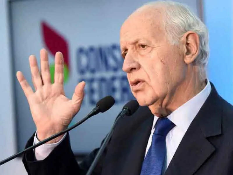 Lavagna propuso implementar la "emergencia alimentaria" por siete meses