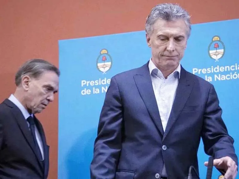 Rumores de cambios en el gabinete y funcionarios que se agarran a las piñas