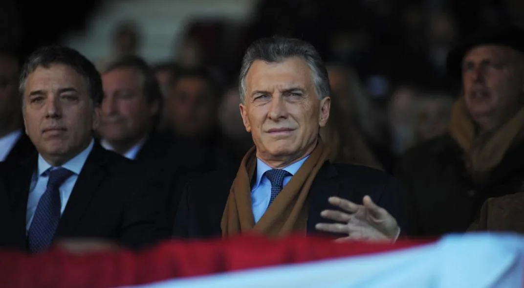 Macri comienza en Banco Nación de Rosario su gira de cierre de campaña