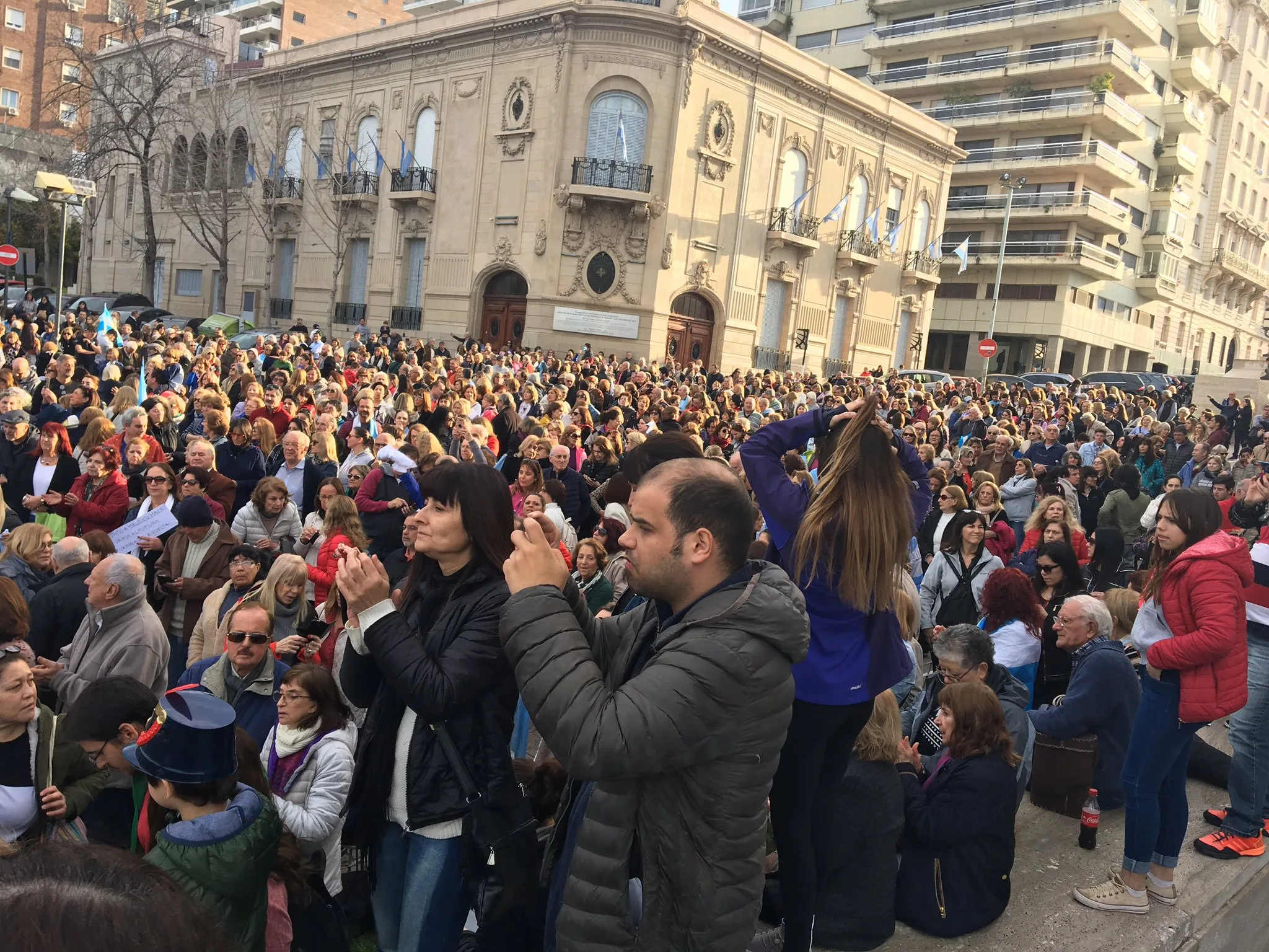En apoyo al gobierno de Macri, miles de manifestantes marcharon en todo el país