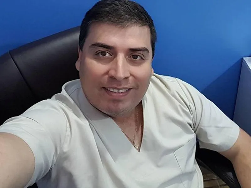 Ejerció durante nueve años como médico legista con un título que no era suyo