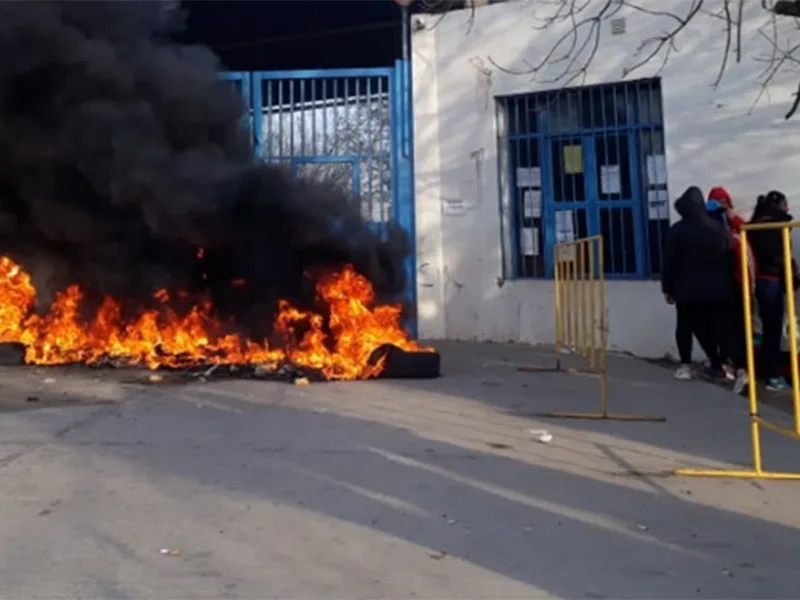 Bronca y reclamos en la visita a las cárceles de Las Flores y Coronda