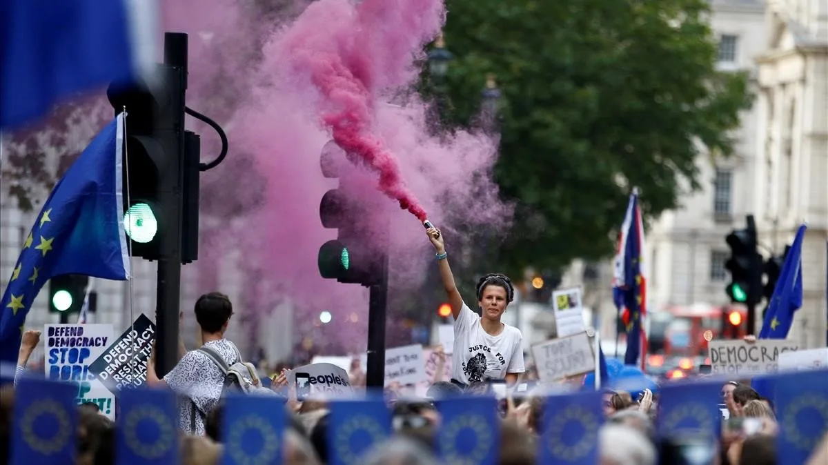 Suspensión del Parlamento británico desata marchas, protestas y batalla judicial