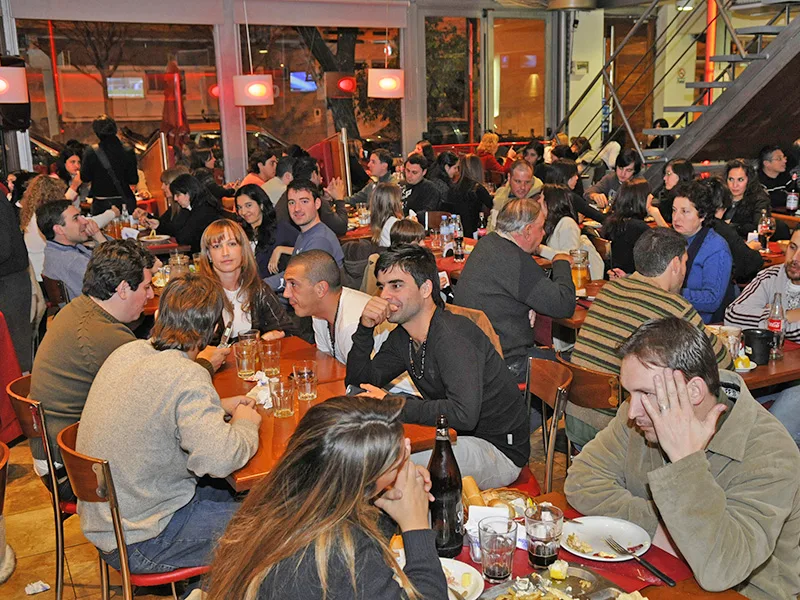 Ni salir a comer: restaurantes rosarinos ajustaron un 10% la carta esta semana