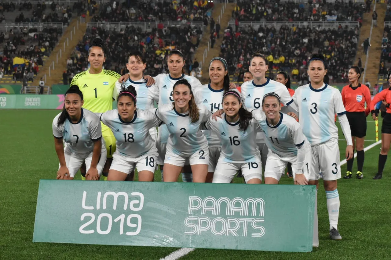 En una jornada histórica el fútbol femenino se colgó la medalla de plata