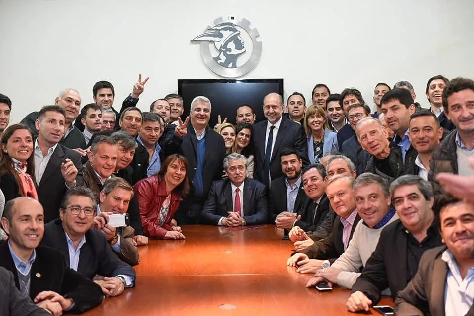 Alberto Fernández se reunió con empresarios, pymes, intendentes y con la Bolsa
