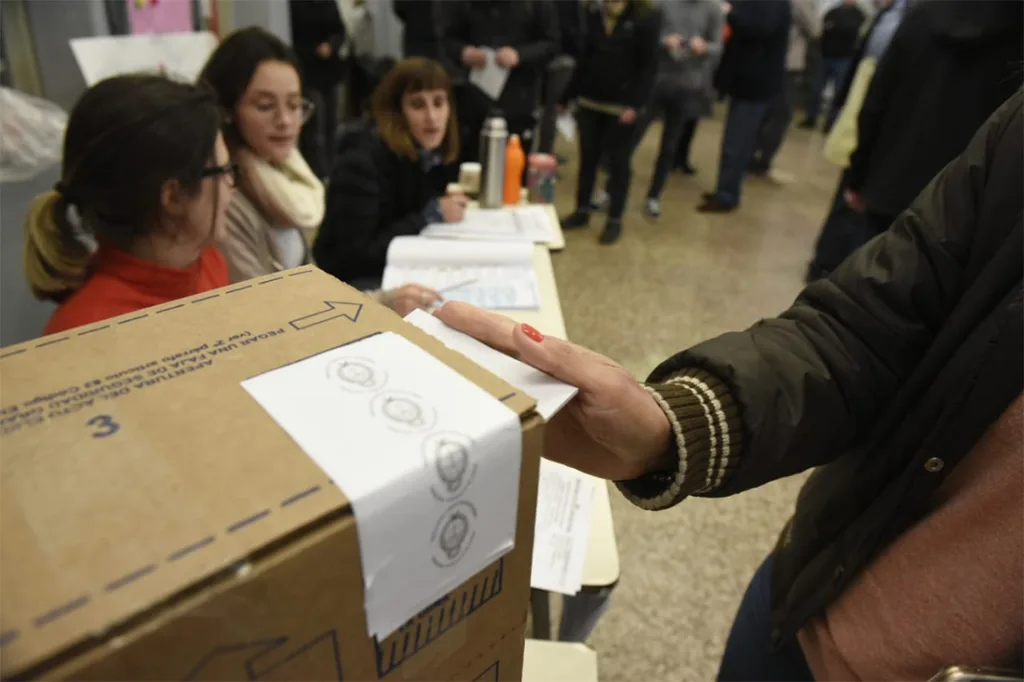 Ya votó el 66 % del padrón y los principales precandidatos a presidente