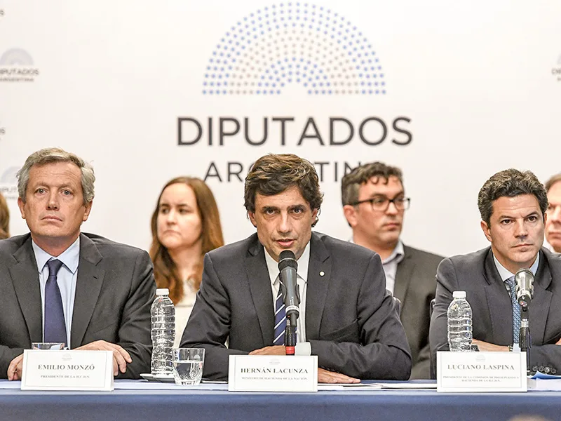 Lacunza presentó el Presupuesto 2020 en medio de fuerte incertidumbre