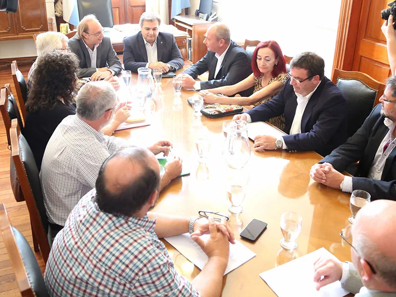 Contratados: el gobierno cedió ante las demandas de los gremios