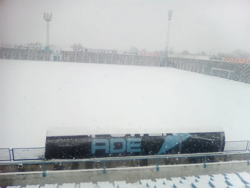 El fútbol argentino podría tener este domingo su primer partido oficial sobre nieve