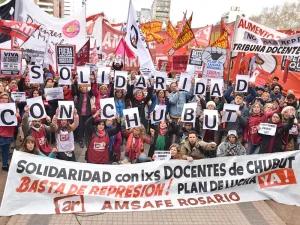 Paro y marcha: docentes locales bancaron a Chubut