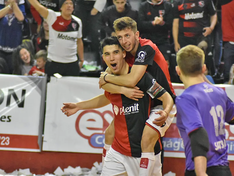 Newell’s derrotó al líder Pacífico para quedar a tres puntos de la cima