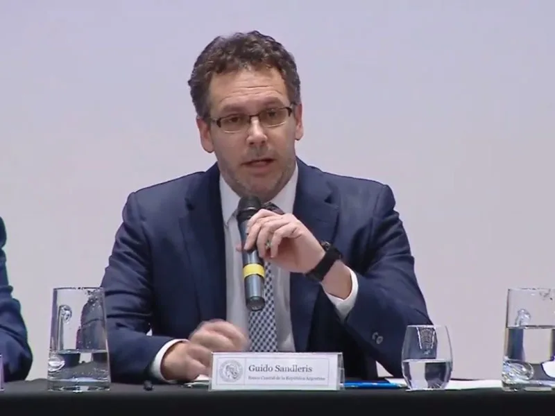 "Las medidas buscan crear un paraguas cambiario para transitar la incertidumbre"