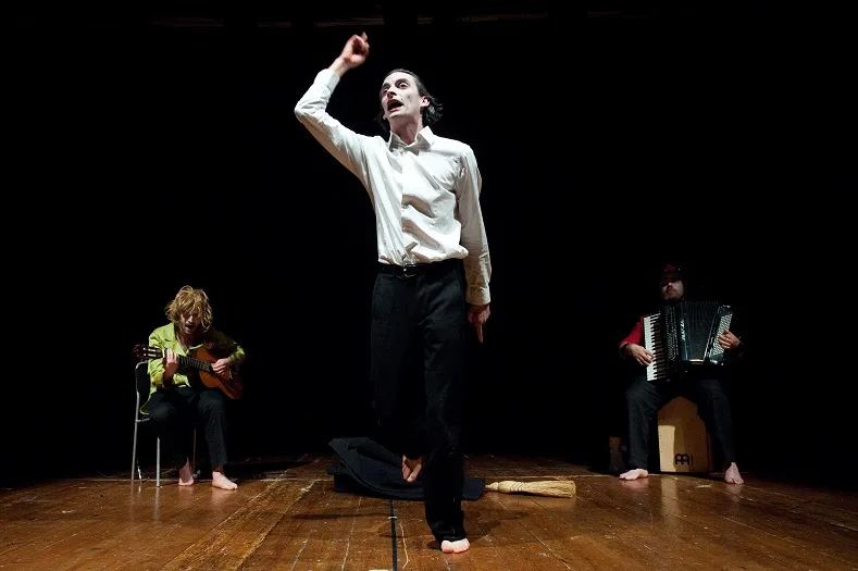 Compañía italiana trae “Yo trato de volar”, una obra sobre el sueño de libertad