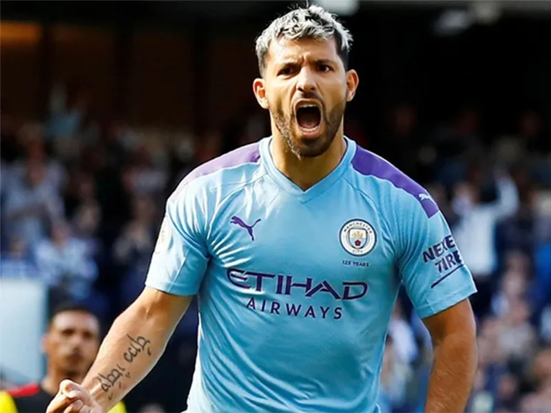 Manchester City goleó 8-0 a Watford con tantos de Agüero y Otamendi