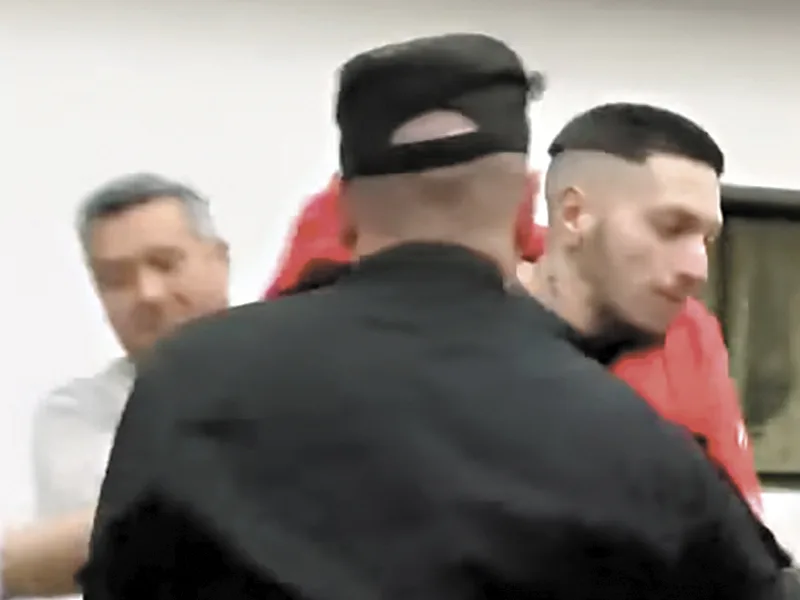 Internan a joven que denunció a policías ante las cámaras de televisión