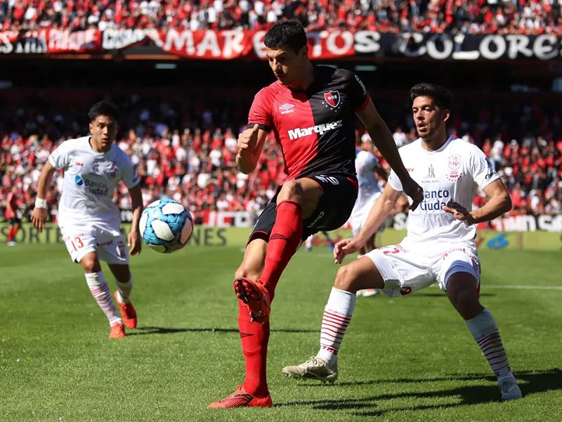 No habrá ley del ex: Rodrigo Salinas se pierde el Clásico