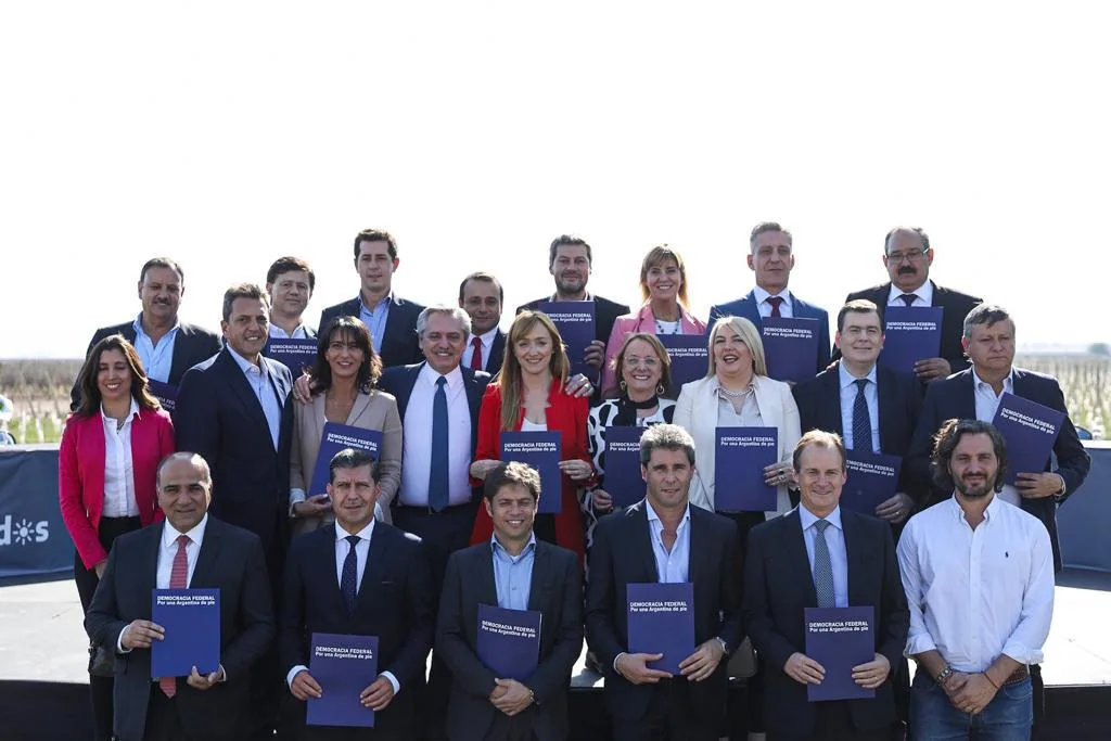 Alberto Fernández presentó proyecto para avanzar en la integración del país