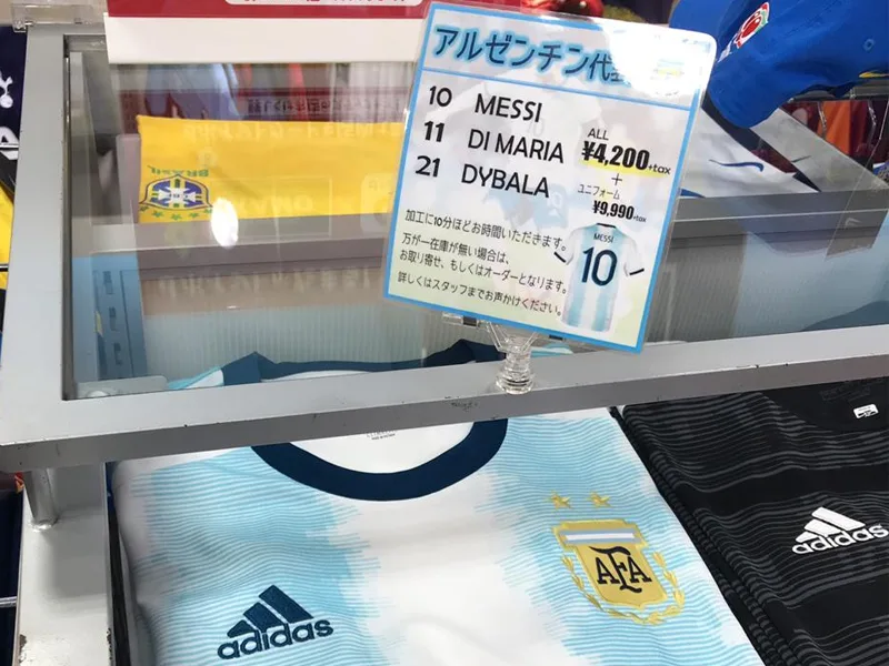 La camiseta de la selección argentina por las calles de la ciudad japonesa Kioto