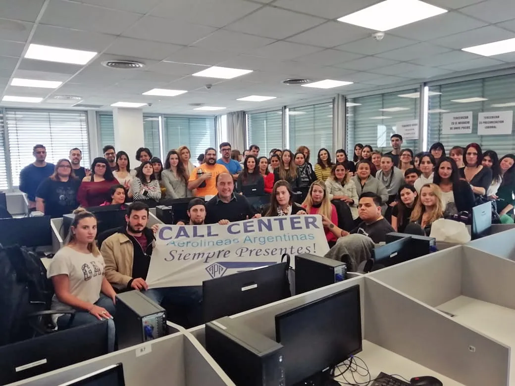 No hay una voz en el teléfono... de Aerolíneas Argentinas: call center de paro