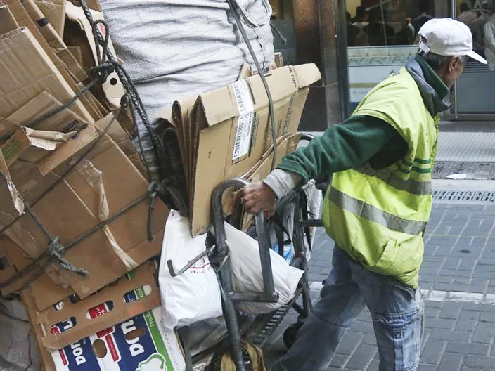 Las cooperativas cartoneras van contra el “basurero del mundo”
