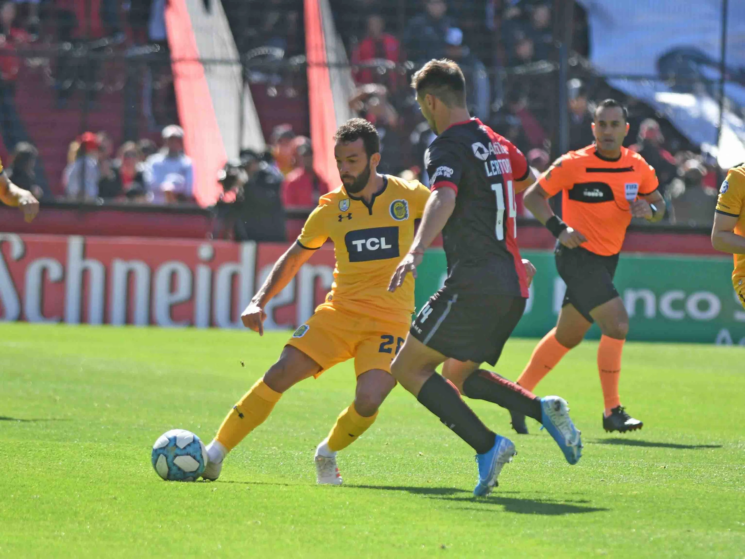 Gamba sufrió un pequeño desgarro que aún no lo deja afuera del Clásico