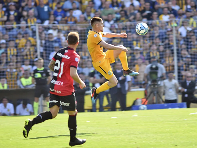 Gil jugó cuatro veces ante Newell’s y sumó el tercer pase gol para Central