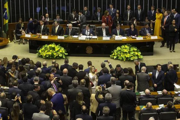 Policía allana el Congreso en operación contra el representante de Bolsonaro