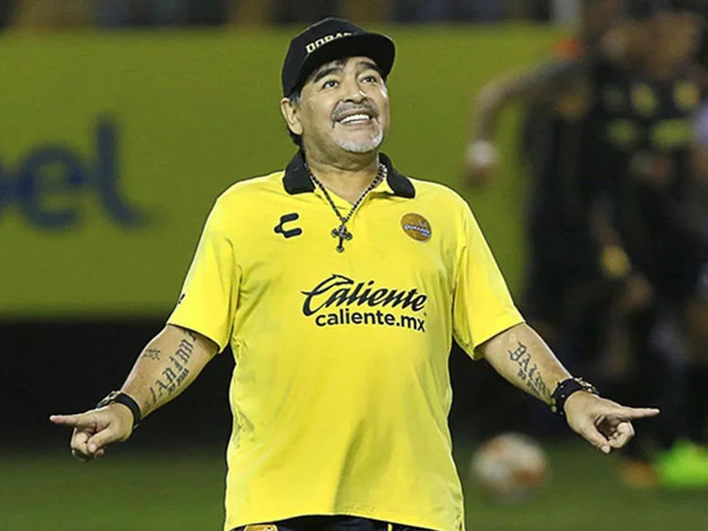 Revolución en La Plata: Maradona arregló como nuevo DT de Gimnasia