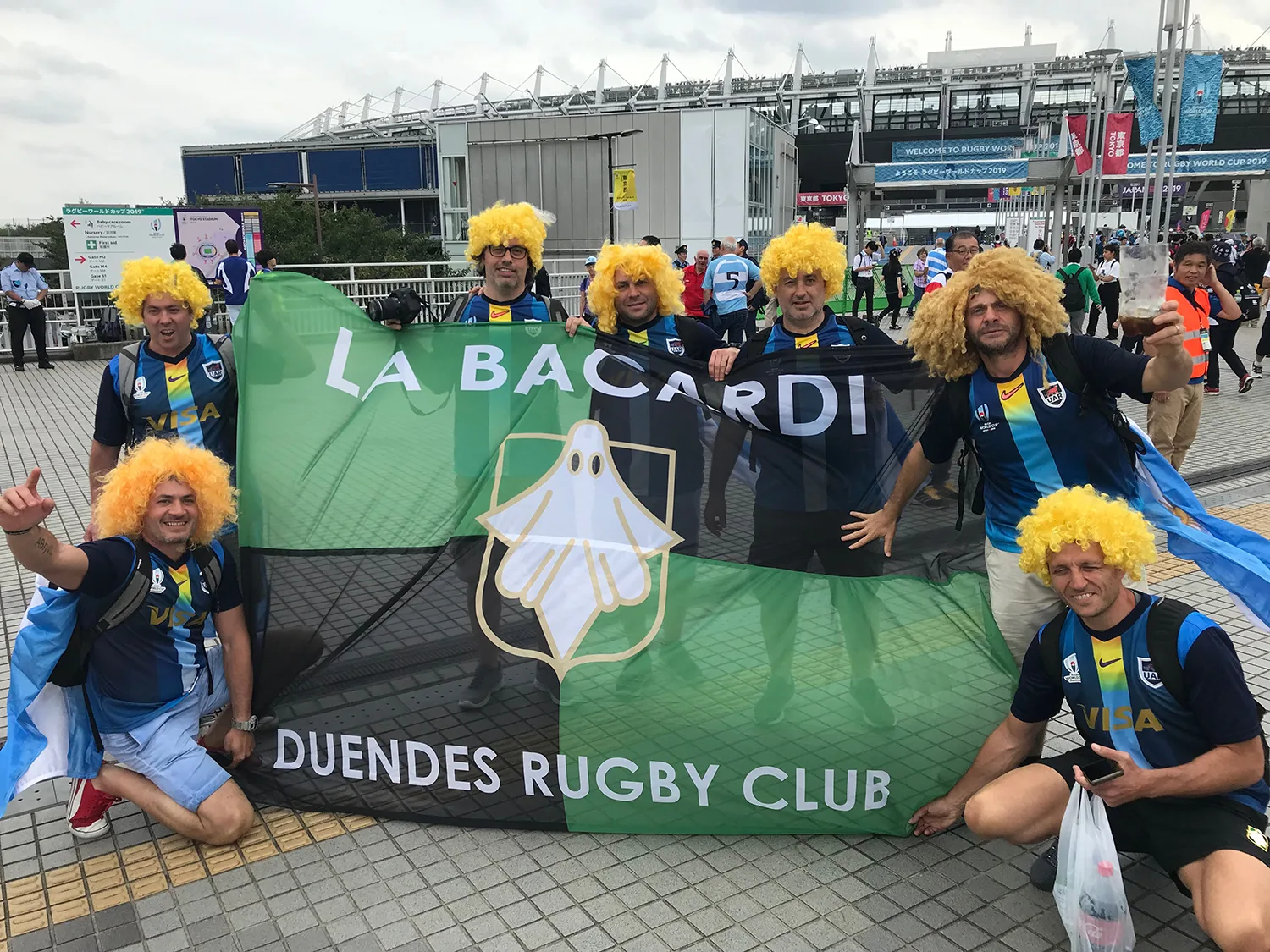 Presencia rosarina en la hincha argentina en Tokio