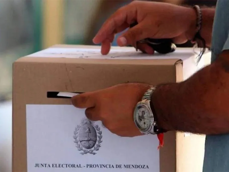 Mendoza: arrancaron los comicios, en una votación con proyección nacional