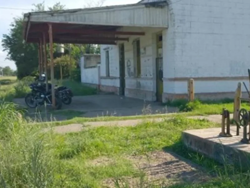 Una mujer policía disparó contra el auto de su pareja, también empleado policial
