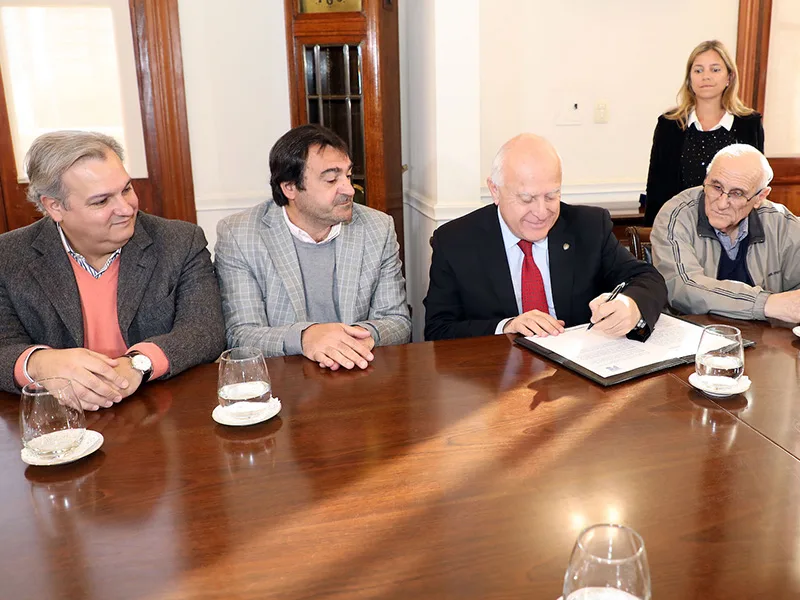 Santa Fe: la provincia construirá casas con el Movimiento Los Sin Techo