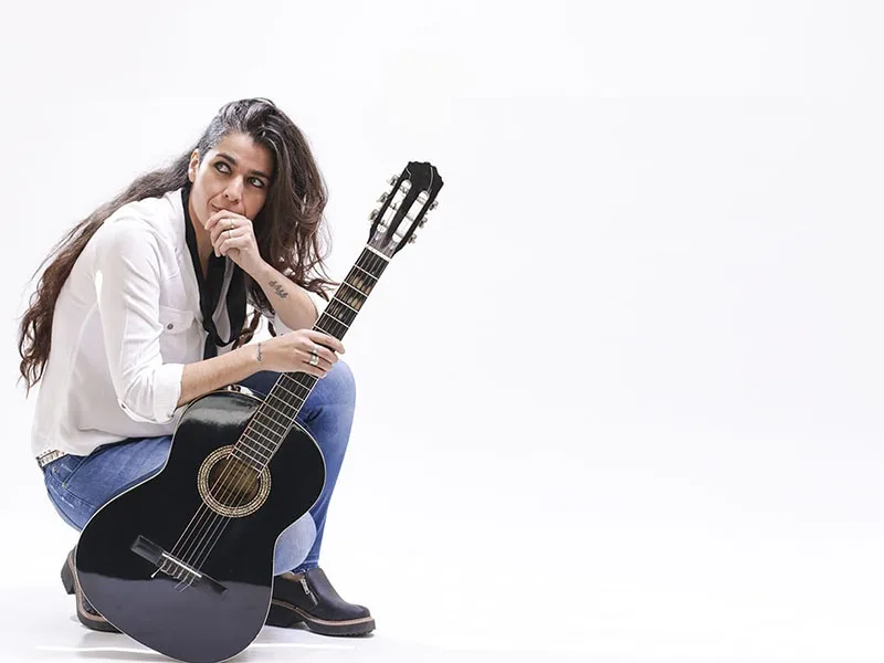 La cantautora local Maia Genera presenta su nuevo show "Desgenerada"