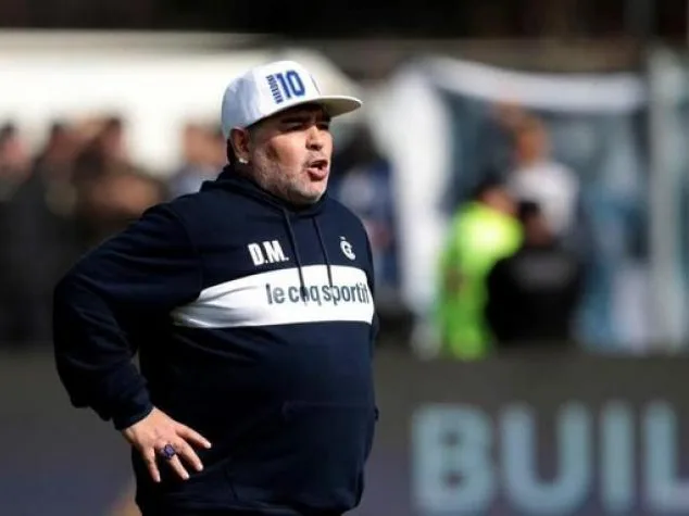 Maradona comienza a definir el equipo que recibirá a Racing el domingo