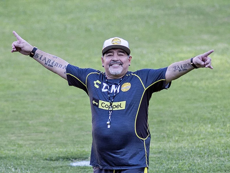 Contratan a Dios para evitar el infierno: Maradona a un paso de Gimnasia