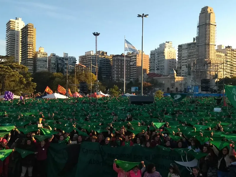 Las calles rosarinas vuelven a teñirse de verde con el grito de aborto legal