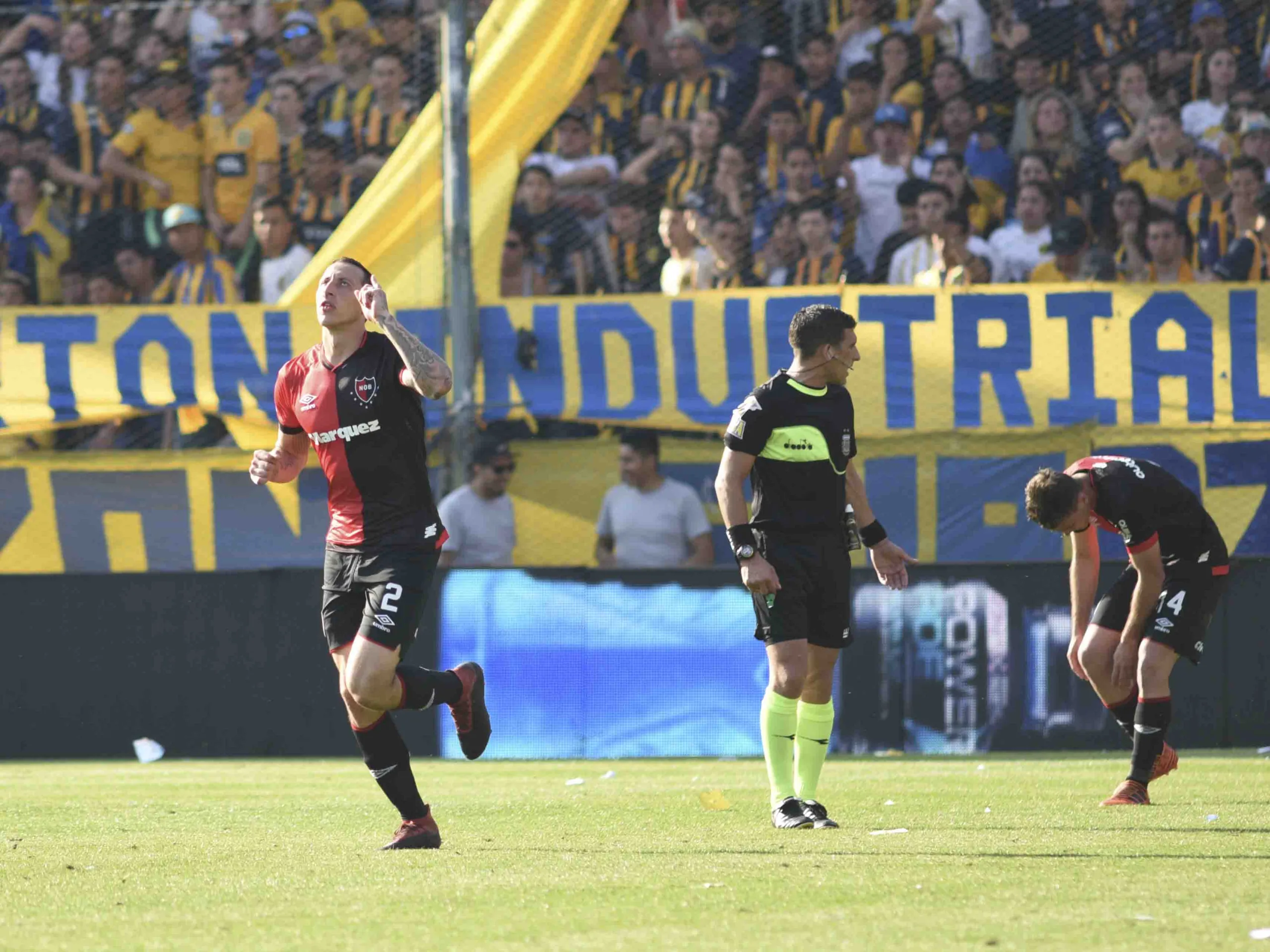 Lema, por el temperamento y el gol, el mejor de Newell’s en el Clásico